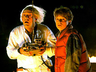 Doc Brown e Marty McFly em cena de De Volta para o Futuro